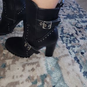 WOMEN'S BOOTS
